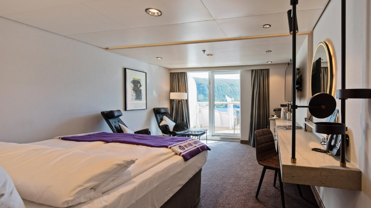 Hurtigruten - MS Fridtjof Nansen - Expedition Suite ME 1.png